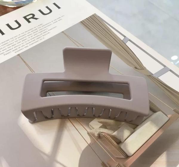 Mandal Toka İthal Ürün Büyük Boy 10 cm Mat Vizon Saç Tokası  - Image 1