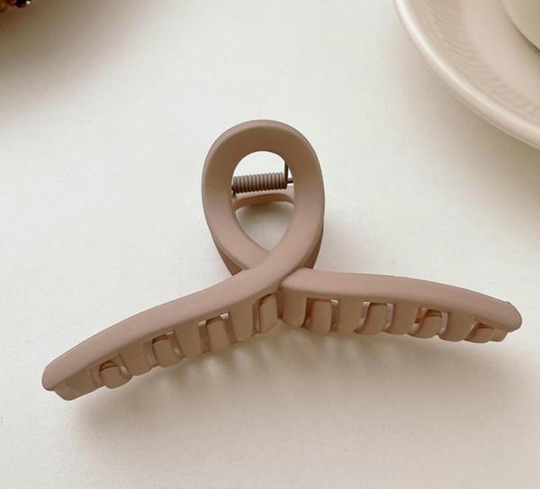 Mandal Toka İthal Ürün Fiyonk Büyük Boy 13 cm Mat Vizon Saç Tokası  - Image 1