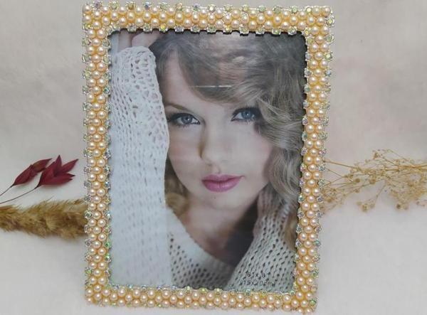 İncili Swaroski Taşlı Dekoratif Modern Masaüstü Camlı Fotoğraf Çerçevesi - Image 1