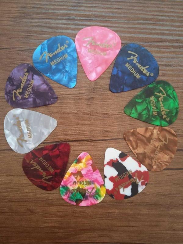 FENDER 10 Adet Medium Sedefli Gitar Penası - Image 1