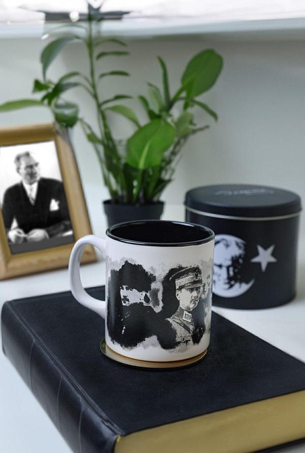 Keramika Cihanda Sulh Özel Teneke Kutulu Atatürk Kupa 10 Cm - Image 1