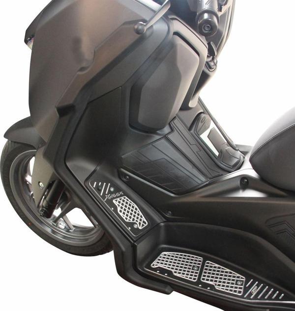 GP Kompozit Yamaha XMAX 250 2024 Uyumlu Bacak Koruma Siyah - Image 1