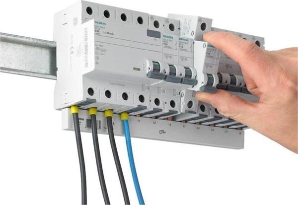 Siemens Sıemens Otomatik Sigorta 5sl6120-7ya 1 Fazlı 20a C Tipi 6ka - Image 1