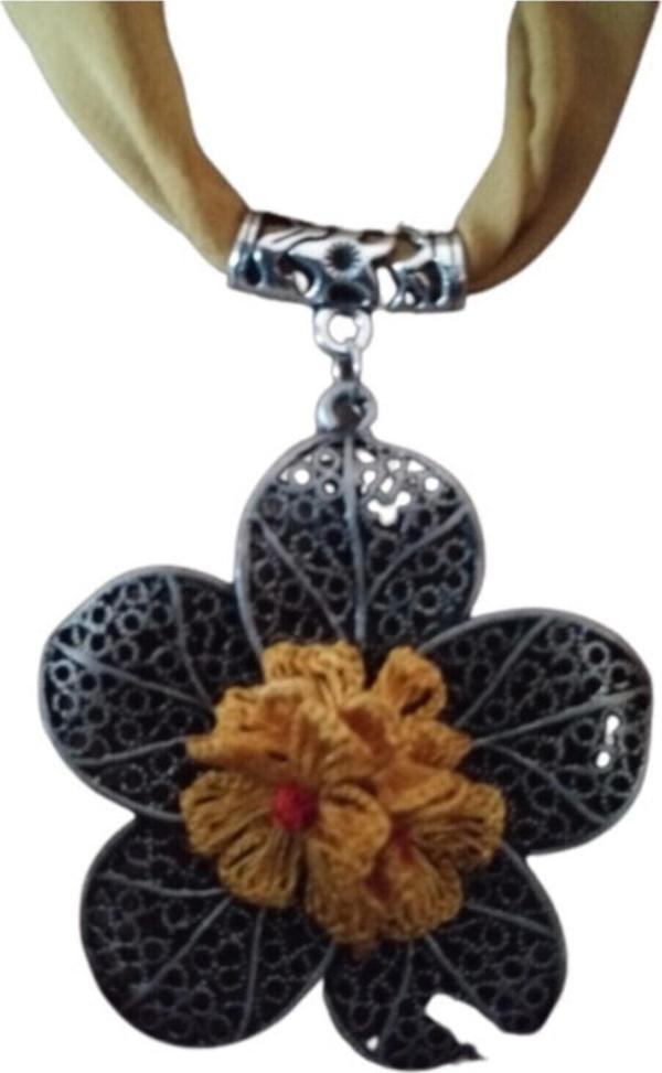 El&Ma Design Hardal Otantik Iğne Oyası Çiçek Motifli Çiçek Şifon Kolye - Image 1