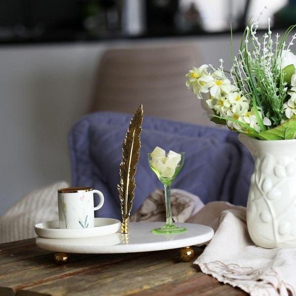 Akayev Mermer Beyaz 28 Cm Altın Boncuk Ayaklı Uzun Tüy Sunum Tabağı - Image 1