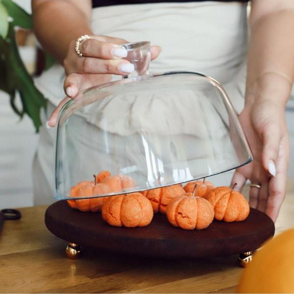 Akayev Ahşap 24 Cm Altın Boncuk Ayaklı Cam Fanus - Image 1