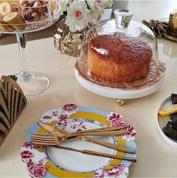 Akayev Mermer 25 Cm Altın Boncuk Ayaklı Beyaz Kalın Cam Fanus - Image 1