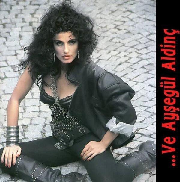 Universal Müzik Türkiye ...Ve Ayşegül Aldinç - Image 1