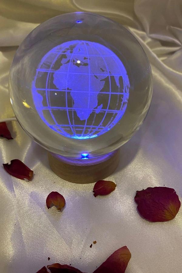 3D Led Işık Cam Küre Çok Işıklı Ahşap Dünya Büyük Boy 10 cm - Image 1