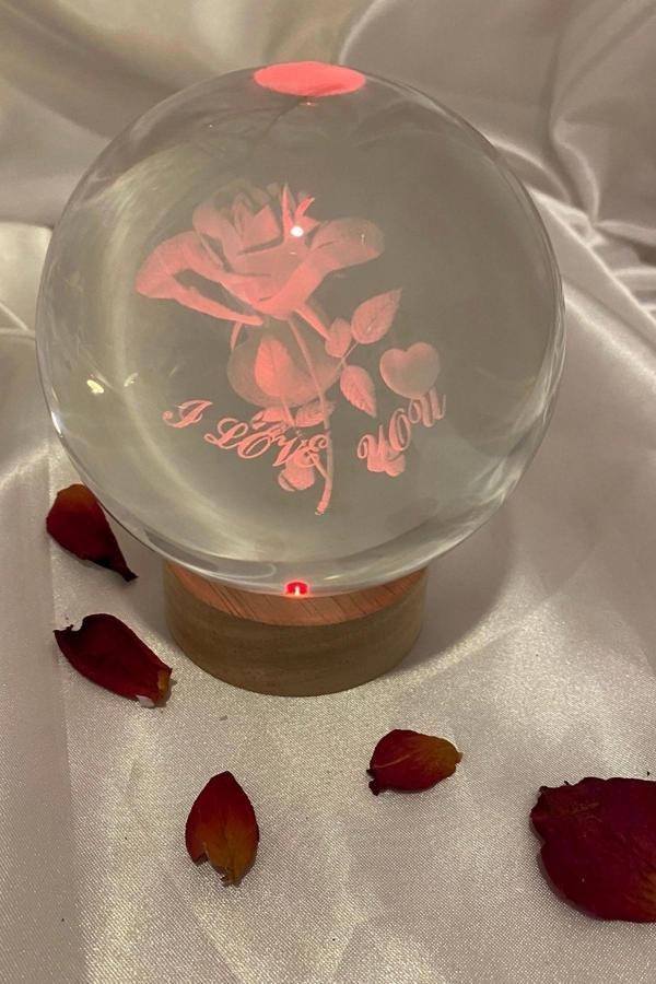 3D Led Işık Cam Küre Çok Işıklı Ahşap Gü l I Love You Büyük Boy 10 cm - Image 1