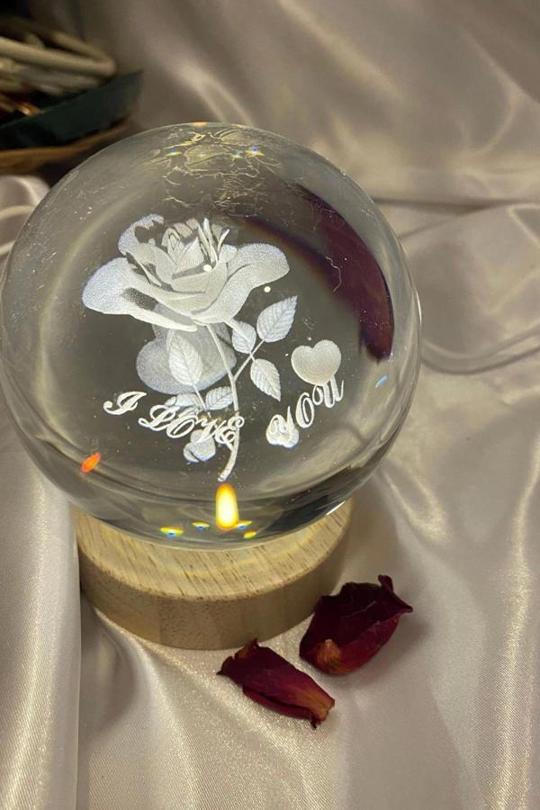3D Led Işık Cam Küre Tek Renk Ahşap Gü l I Love You Büyük Boy 10 cm - Image 1