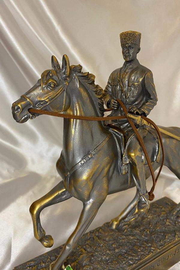 Atatürk At Üzerinde Mustafa Kemal Atatürk Biblosu Yurtta Sulh Cihanda Sulh - Image 1