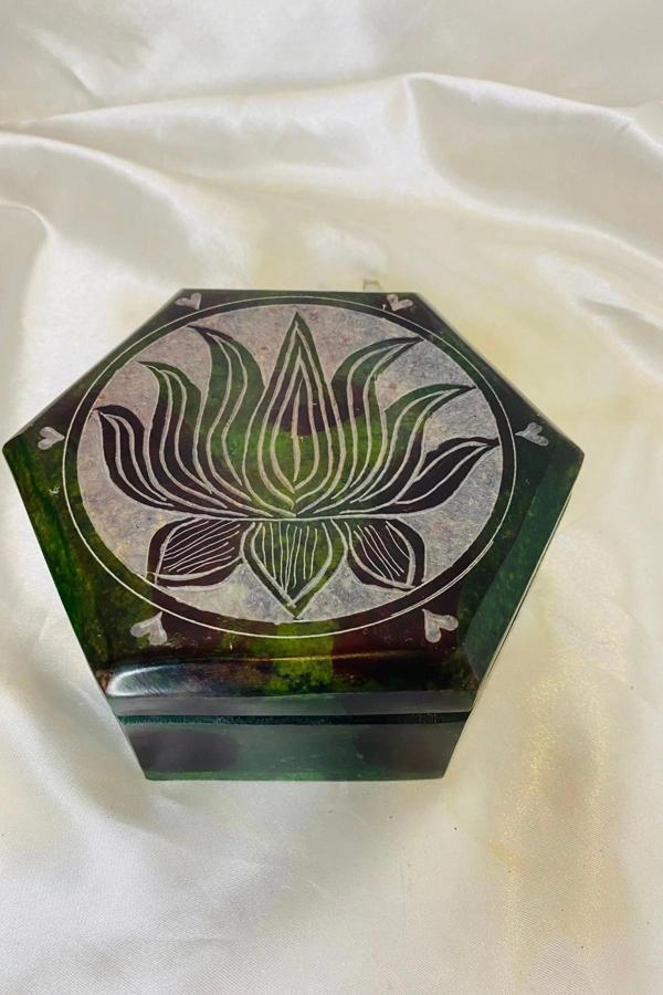 Doğal Taş Obsidyen Mücevher Kutusu El işi Yeşil Lotus - Image 1