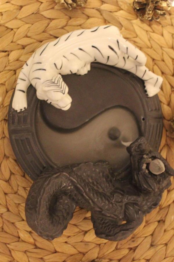 Feng Shui Ejderha Yin Yang Beyaz Kaplan Geri Akış Tütsü - Image 1