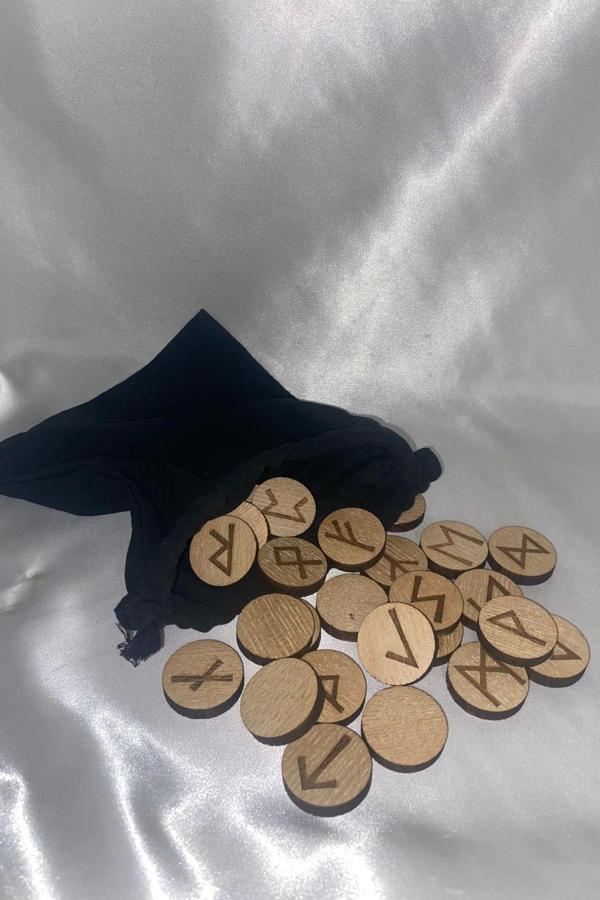 Rune Semboli Taşları Run Taşları Ahşap Rune Alfabesi Nordic Runes Dişbudak Ağacı - Image 1