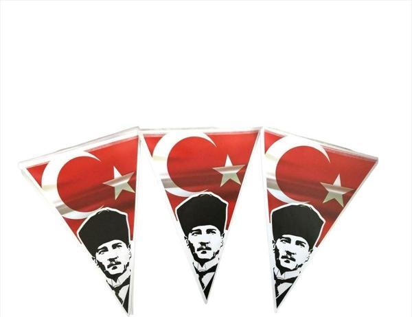 ATALI ÜÇKEN DİZİLİ BAYRAK - Image 1