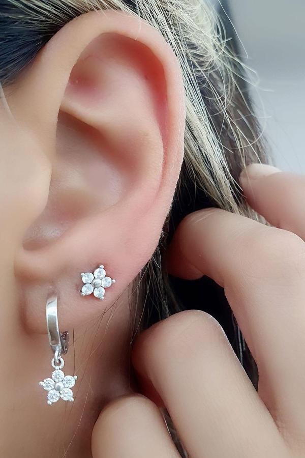 Zirkon Taşlı 925Ayar Gümüş Çiçek Figürlü Tek Küpe Kombin - Image 1