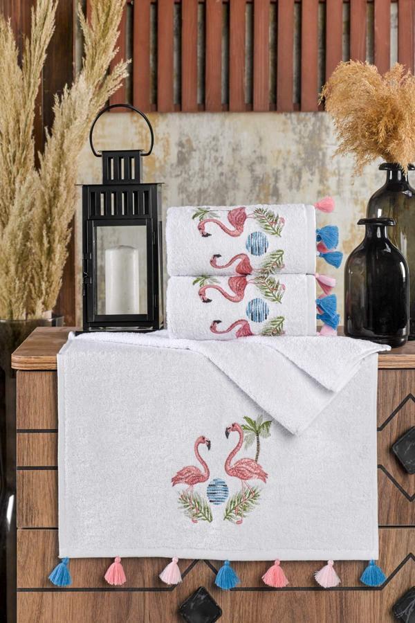Flamingo Nakışlı Püsküllü 3 lü El Ve Yüz Havlusu  - Image 1