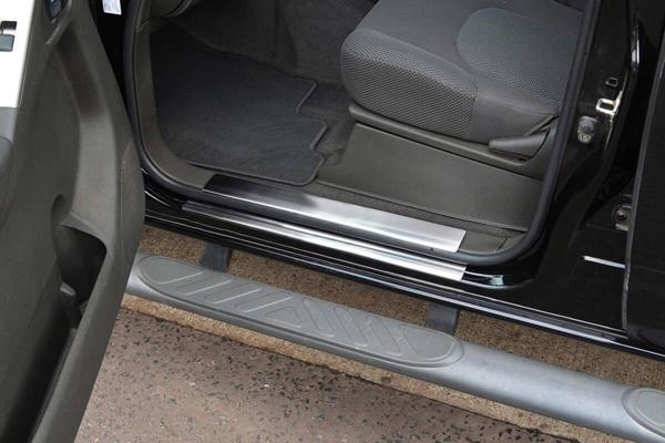 OMSA Nissan Navara Krom Kapı Eşiği 8 Parça 2006-2015 Arası - Image 1