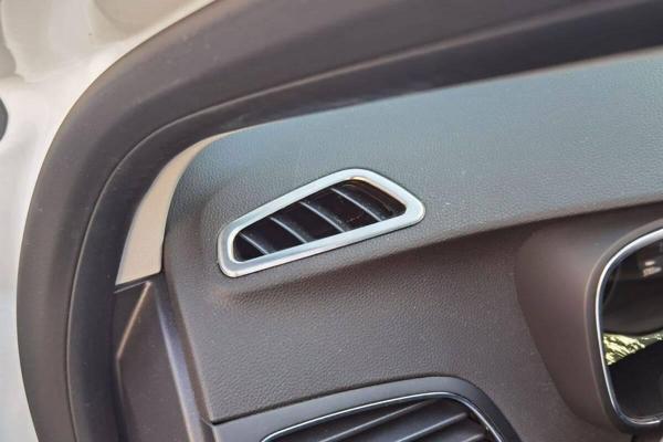 OMSA Renault Megane 4 Sedan Krom Havalandırma Çerçevesi Üst Konsol 2 Parça Taşlı 2016-2020 Arası - Image 1
