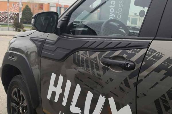 Toyota Hilux Yarasa Kapı Dodik Seti 4 Parça 2020 ve Sonrası - Image 1