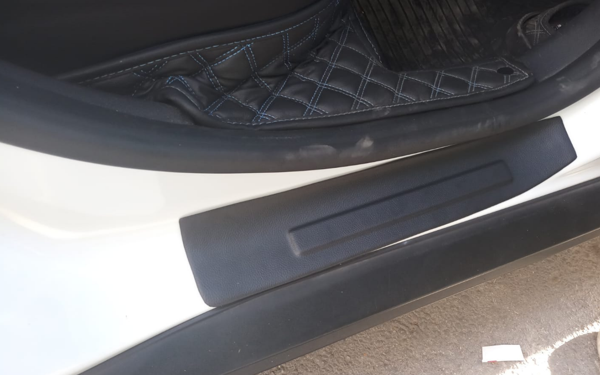 Yeni Dacia Duster Dış Kapı Eşiği Koruma Plastik 2018- Sonrası - Image 1