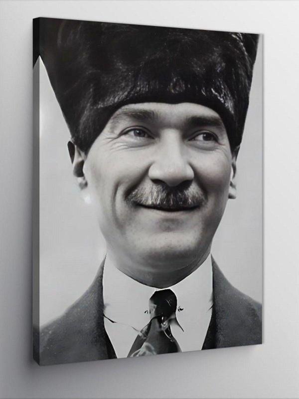Ekart Kanvas Tablo Mustafa Kemal Atatürk Gülüyor - Image 1