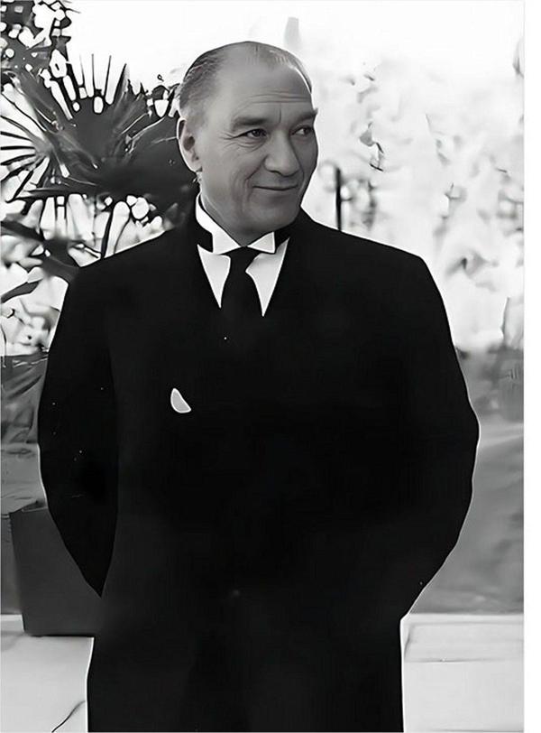 Ekart Mustafa Kemal Atatürk Modern Mdf Tablo 50 cm x 70 cm - Image 1