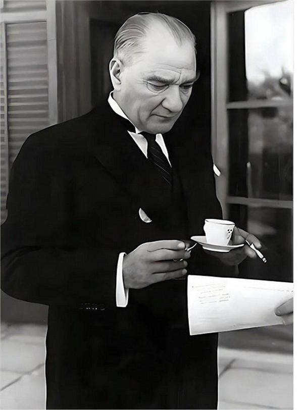 Ekart Mustafa Kemal Atatürk Kahve İçerken Model Mdf tablo 35 cm x 50 cm - Image 1