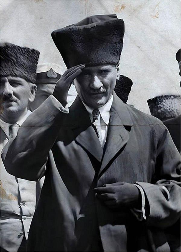 Ekart Karizma Tablo Mustafa Kemal Atatürk Asker Selamlarken Mdf Tablo 50 cm x 70 cm - Image 1