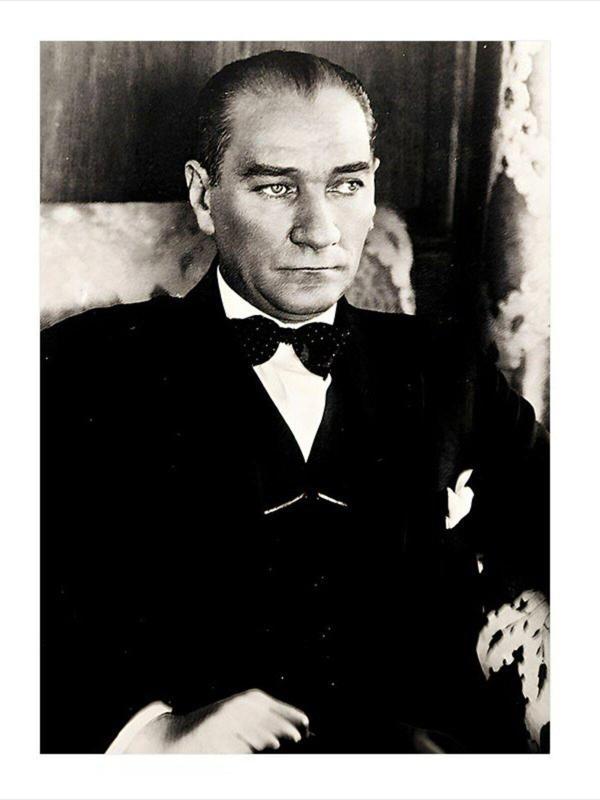Ekart Siyah Beyaz Mustafa Kemal Atatürk Mdf Tablo 25 cm x 35 cm - Image 1