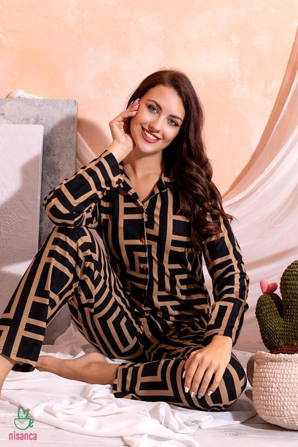 Nisanca Kışlık Düğmeli Ekose Desen Yılbaşı Temalı  Kadın Süet Pijama Takımı - Image 1