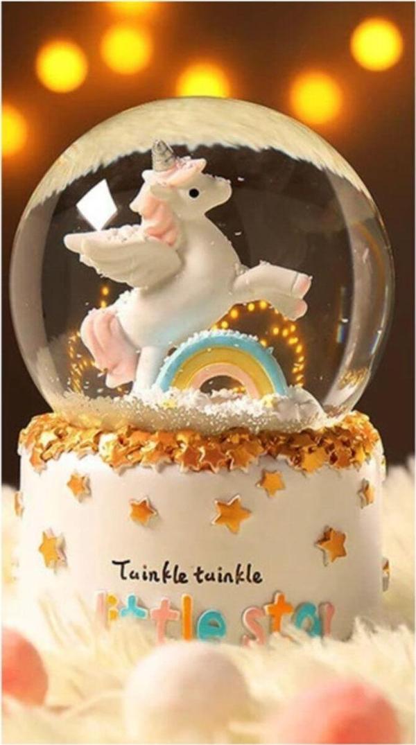 Mobgift Gökkuşağı Üzerinde Unicorn Temalı Orta Boy Müzikli Işıklı Kar Küresi - Image 1