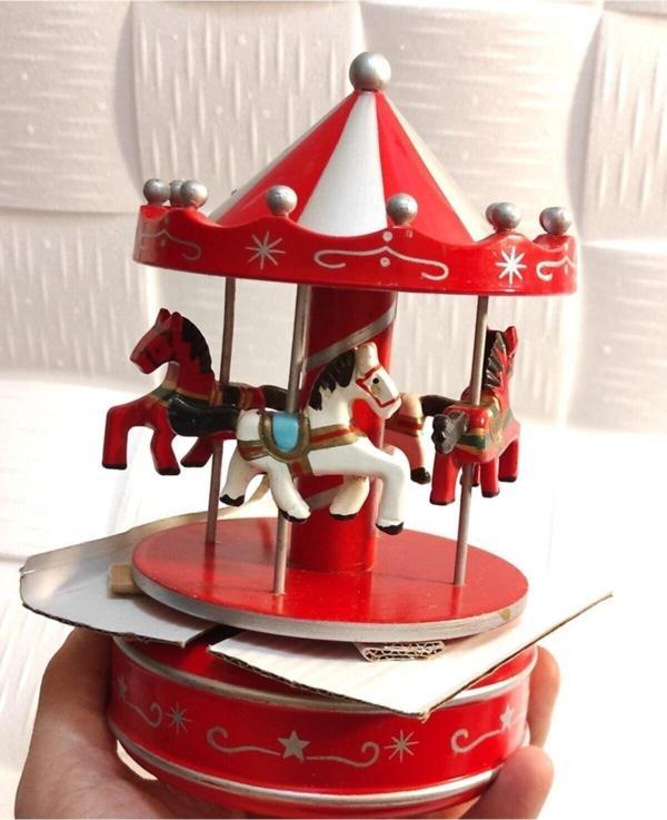 Mobgift Nostaljik Atlı Karınca Müzik Kutusu Kırmızı-Beyaz - Image 1