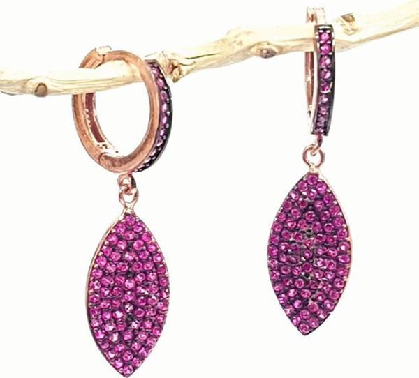 Pembe zirkon taşlı gümüş üzerine rose altın kaplama sallantılı küpe - Image 1