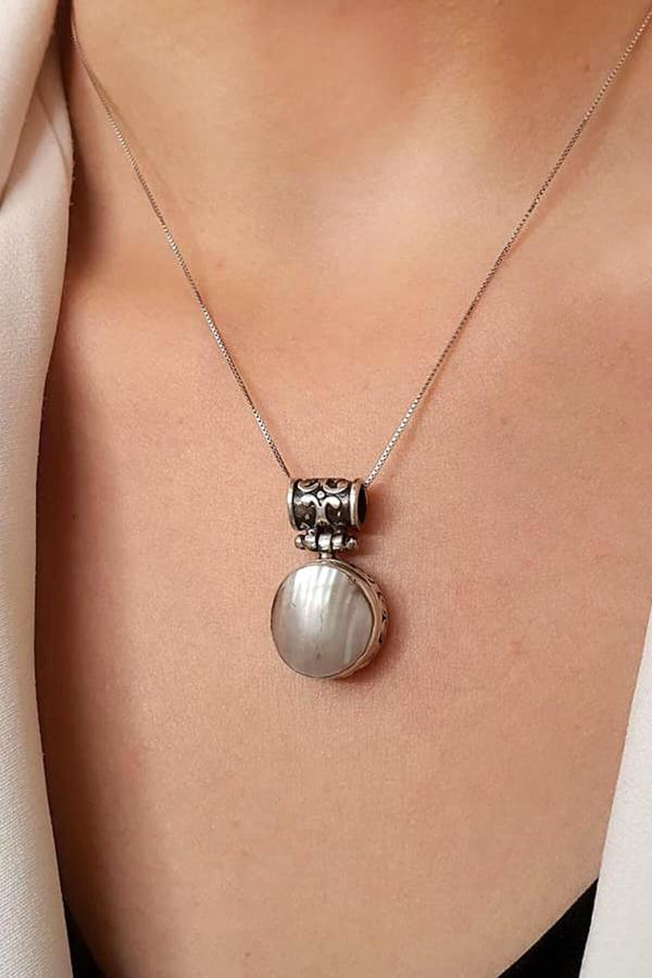 Sedef taşlı gümüş tasarım el işi kolye - Image 1