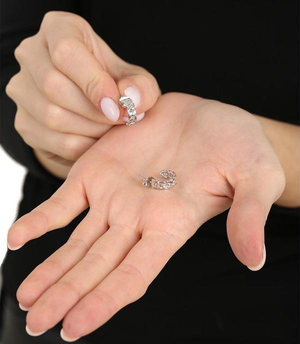 Zincir Tasarım Yarım Tur Silver Renk 925 Ayar Gümüş Kadın Küpe - Image 1