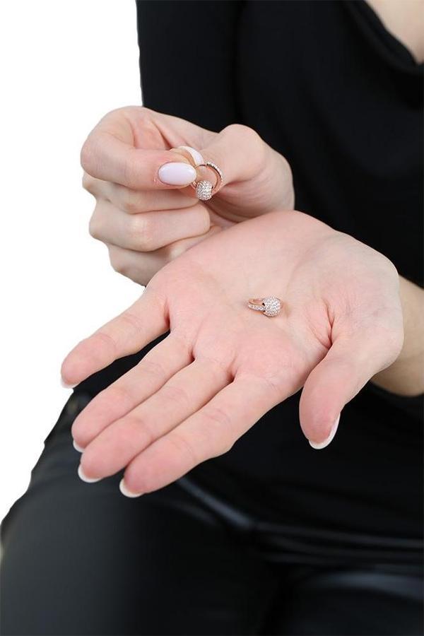 Beyaz Zirkon Taşlı Küre Top Sallantılı Rose Renk 925 Ayar Gümüş Kadın Küpe - Image 1