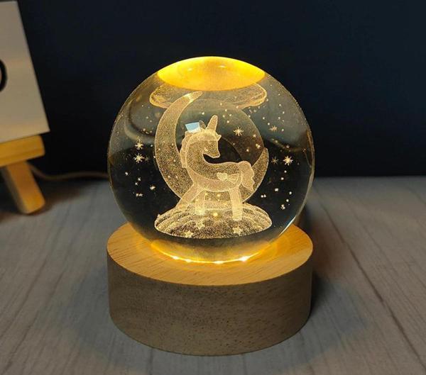Dekoratif Ay içinde Unicorn Tasarımlı Ahşap Altlıklı Işıklı Cam Küre Cam Büyük Boy 8 Cm MZ4-2312 - Image 1