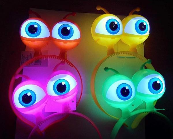 Rengarenk 3 Farklı Fonksiyonda Yanan Led Işıklı Uzaylı Göz Taç 1 Adet 18x12 cm - Image 1