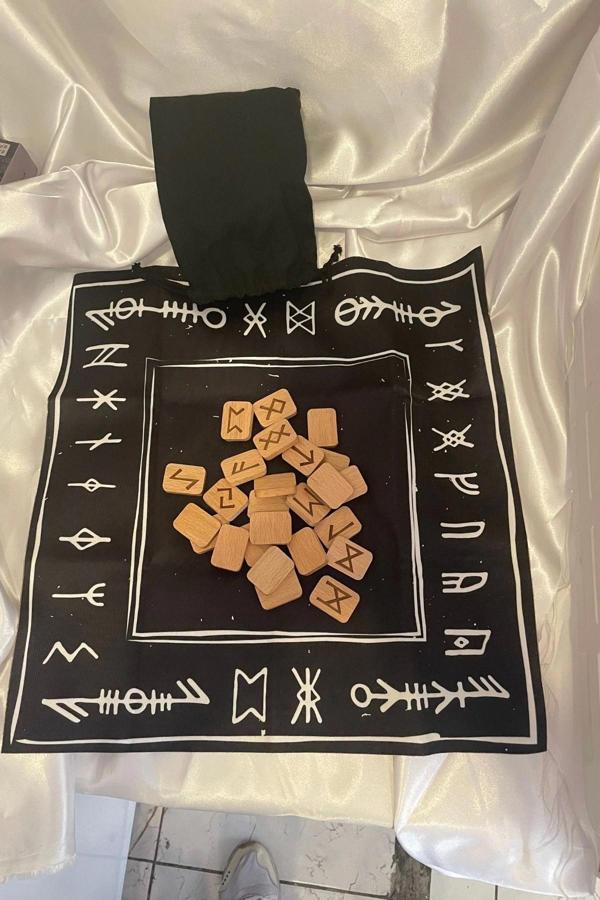 Rune Semboli Taşları Run Taşları Örtüsü Sunak Nordic Runes Örtüsü Sunağı ve Taşları Seti - Image 1