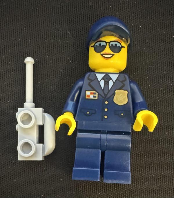 Orjinal Lego Minifigür Policewoman - Image 1