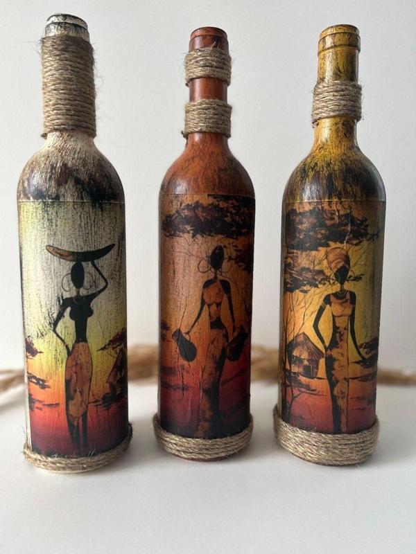 Mes Reves Design El Yapımı Afrika Kabilesi Kadın Figürlü Dekoratif Şarap Şişeleri 3'Lü Set - Image 1