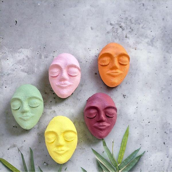 Mes Reves Design El Yapımı Duvar Maskları 5'Li Set, Canlı Renklerle Boyalı Sakin Yüz Maskeleri, Duvar Dekor Objesi - Image 1