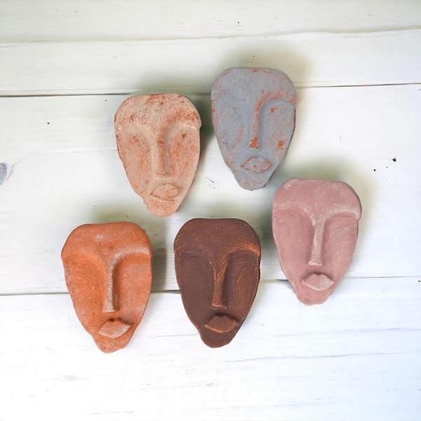 Mes Reves Design El Yapımı Taş Heykel Soyut Yüz Maske 5'Li Set, Modern Eskitme Soyut Duvar Dekoru - Image 1