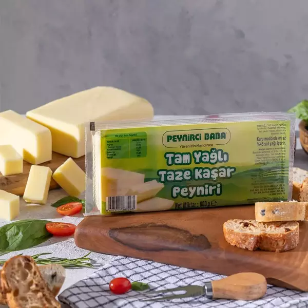 Peynirci Baba Tam Yağlı Taze Kaşar Peyniri 600 Gr - Image 1