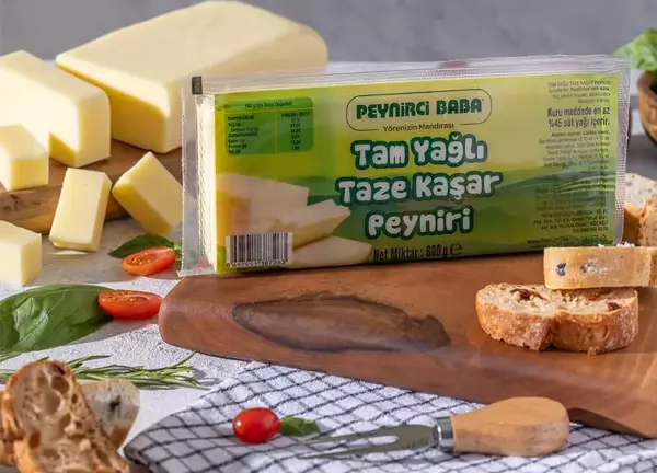 Peynirci Baba Tam Yağlı Taze Kaşar Peyniri 600 Gr - Image 1