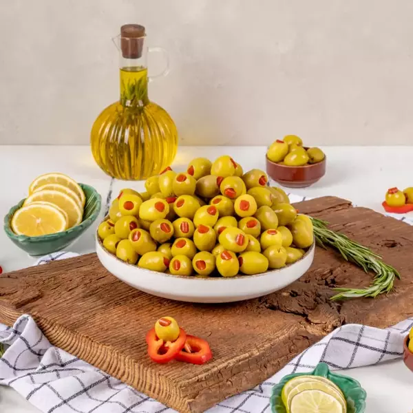 Yöre Biberli Şampiyon Yeşil Zeytin (161-180 Kalibre) 2 Kg - Image 1