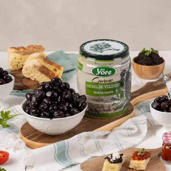 Yöre Gemlik Yıldızı Yağlı Sele Jumbo Siyah Zeytin 750 Gr Teneke - Image 1