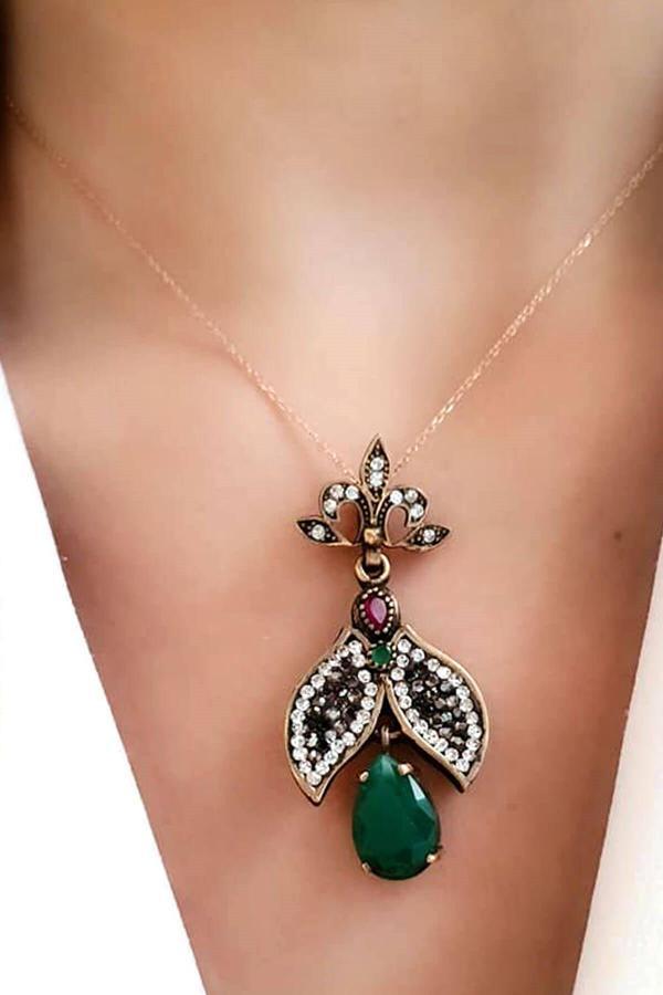 Kök zümrüt taşlı swarovski taş detaylı 925 ayar gümüş otantik kolye  - Image 1
